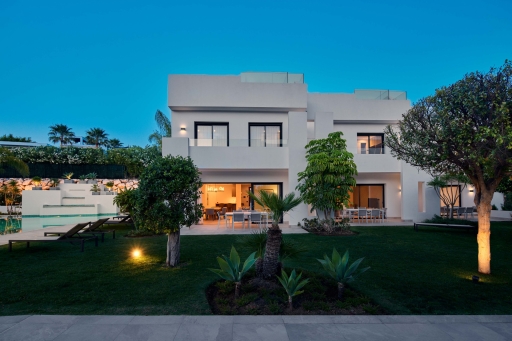 Modern Luxury Semi Detached 3 Bedroom House with rooftop Jacuzzi and solarium