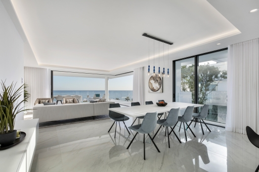 Luxury 3/4 Bedroom frontline beach apartment in Emare Estepona