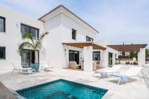 5 Bedroom Traditional Andalucian Style Modern Villa In prime location