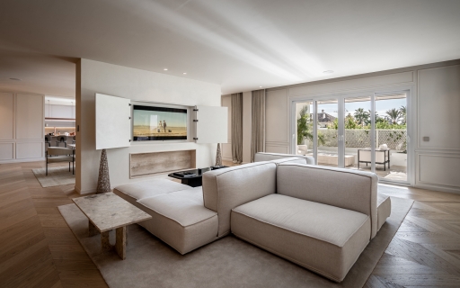 Luxury spacious 4 bedroom apartment located in marbellas golden mile