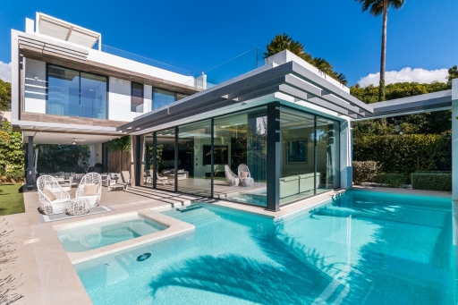 Stunning 5 bedroom villa on Golden Mile beachfront