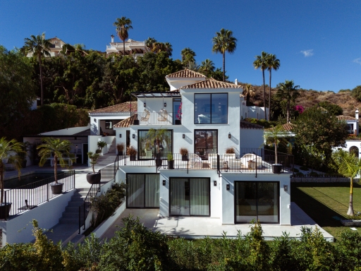Luxury 5 bedroom Villa with Stunning Views in Nueva Andalucia, Marbella
