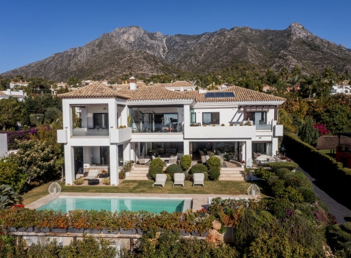 7 Bedroom Special Villa With Spectacular Sea Views in Sierra Blanca