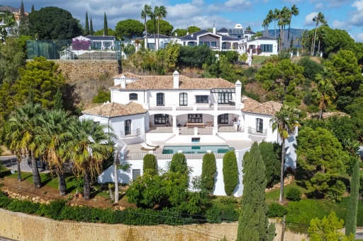 Villa for sale in El Madroñal, Benahavis