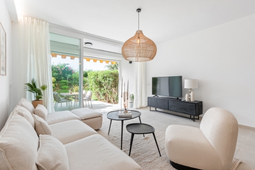 Town House for sale in Los Algarrobos, Nueva Andalucia