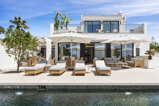 Villa for sale in Las Chapas, Marbella East
