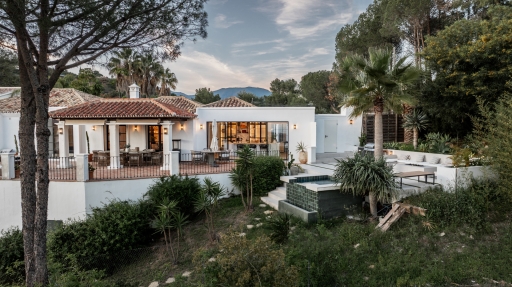 Villa for sale in El Madroñal, Benahavis