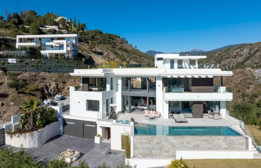 Villa for sale in Lomas de La Quinta, Benahavis