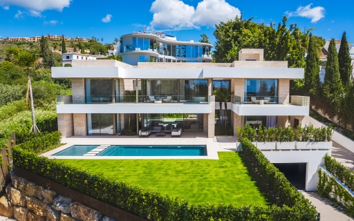 Villa in Altos del Paraiso, Benahavis