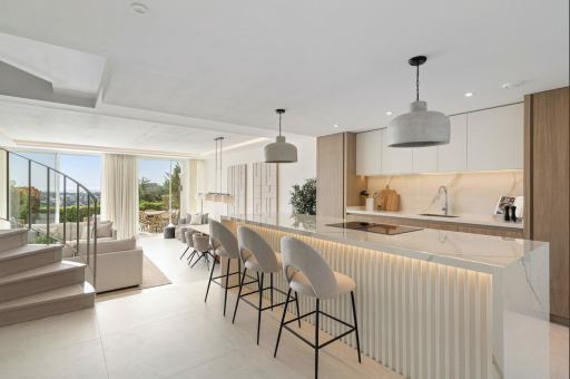 Stunningly renovated 4 bedroom townhouse with exceptional views
