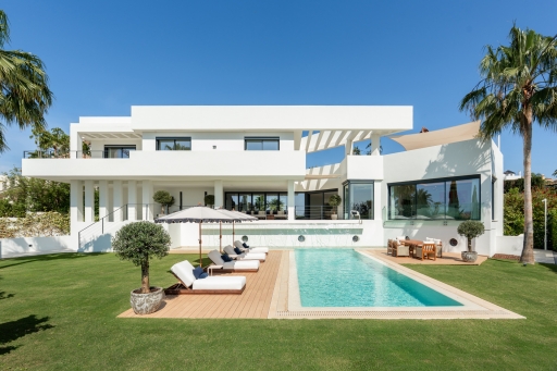 Villa for sale in Los Flamingos, Benahavis