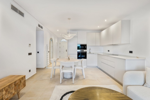 3 Bedroom Poolside Apartment Aloha Gardens